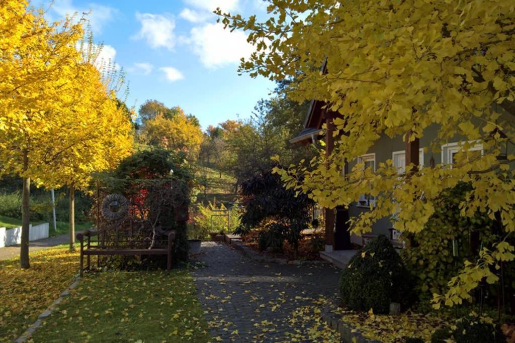Entspannen Im Gruenen, Ferienwohnung Mit Eigenem Garten Keilberg Exteriör bild